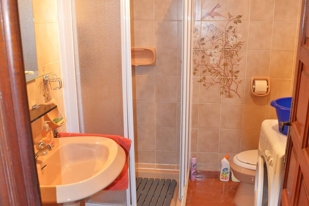 Photo of Bathroom in Old Tende