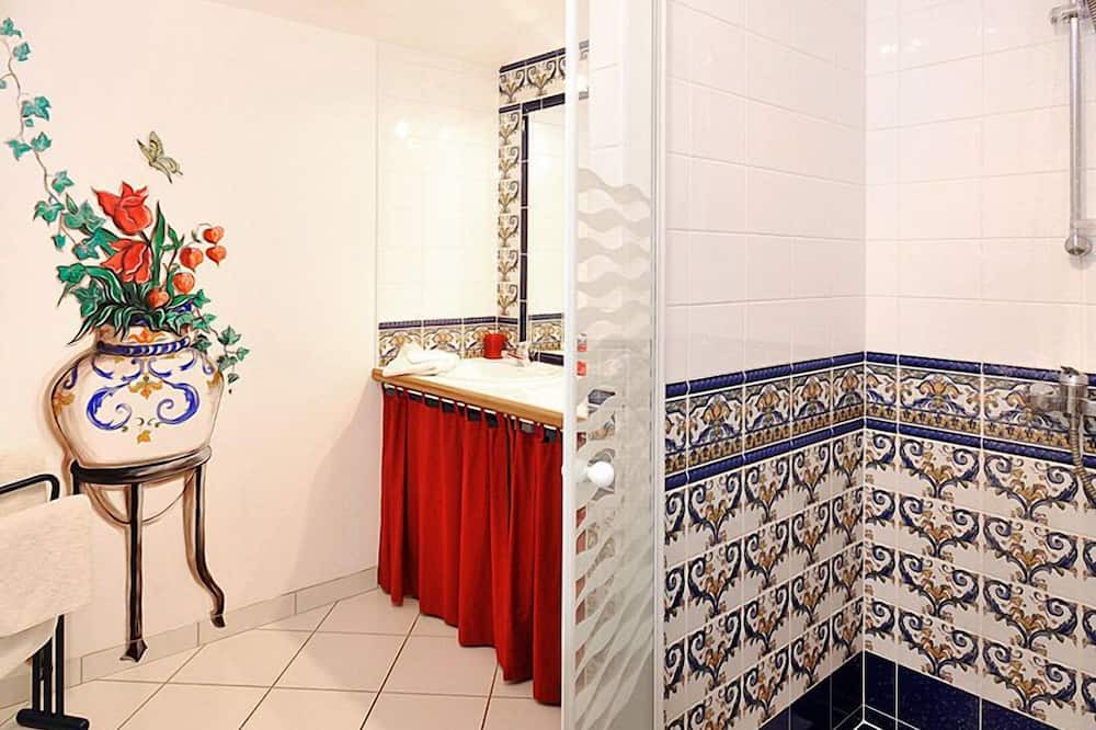 Photo of Bathroom in Aubiet