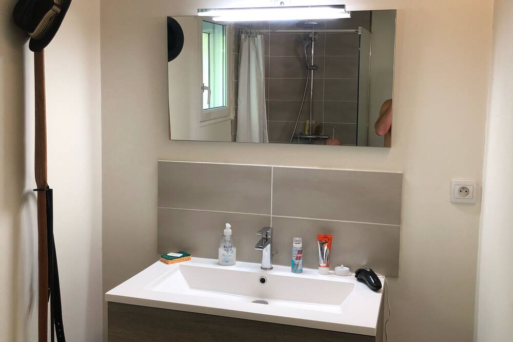 Photo of Bathroom in Le Teil