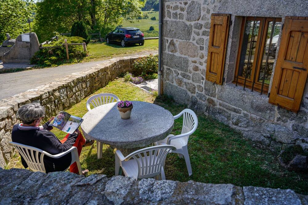 Photo of Patio Balcony in Paulhac-en-Margeride