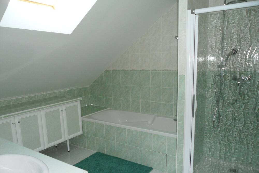 Photo of Bathroom in Chateauneuf-de-Randon
