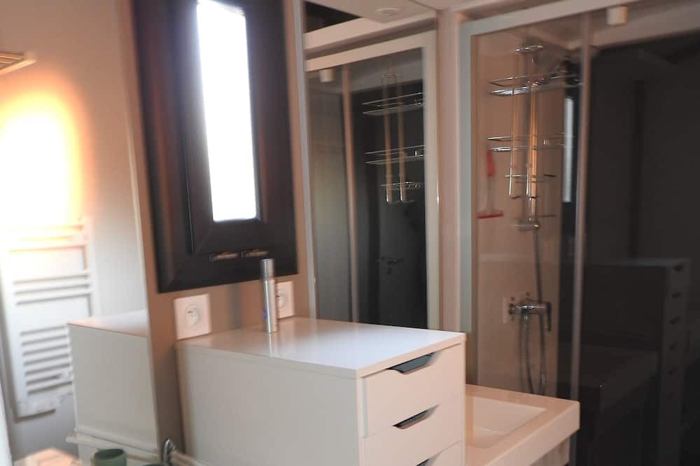 Photo of Bathroom in Pomerols