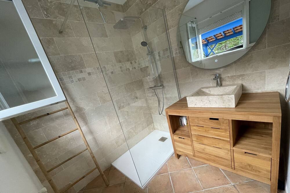 Photo of Bathroom in Saint-Martin-de-Seignanx