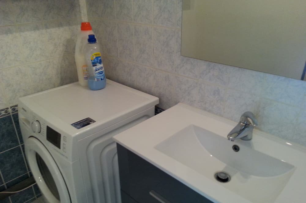 Photo of Bathroom in Peone