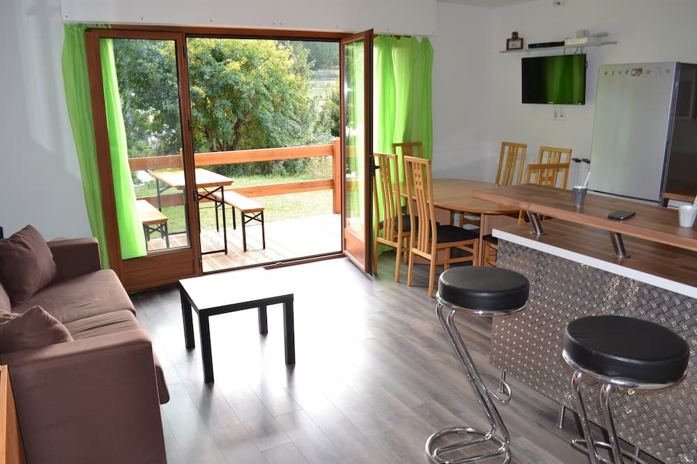 Photo of Livingroom in Peone