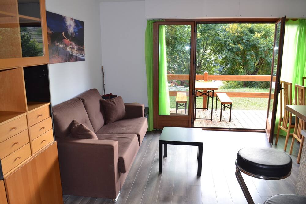 Photo of Livingroom in Peone