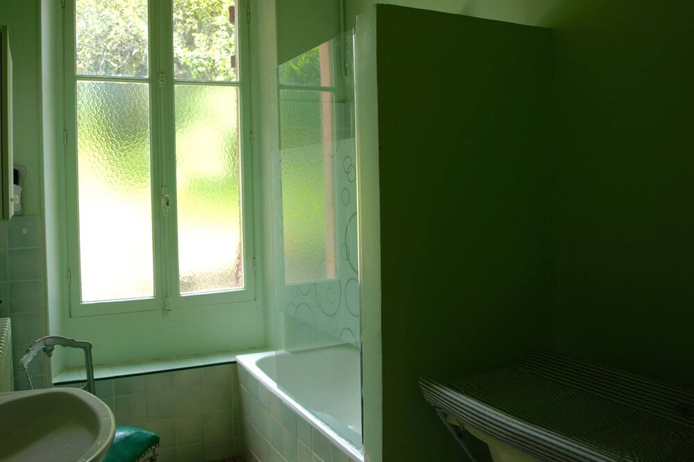 Photo of Bathroom in Chaparon