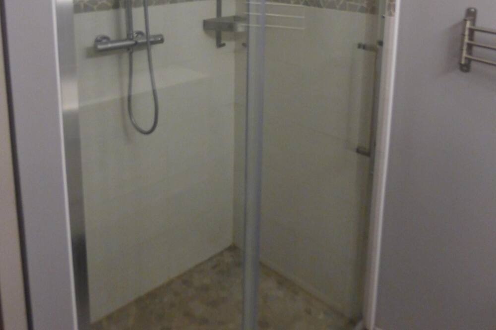 Photo of Bathroom in Ensues-la-Redonne