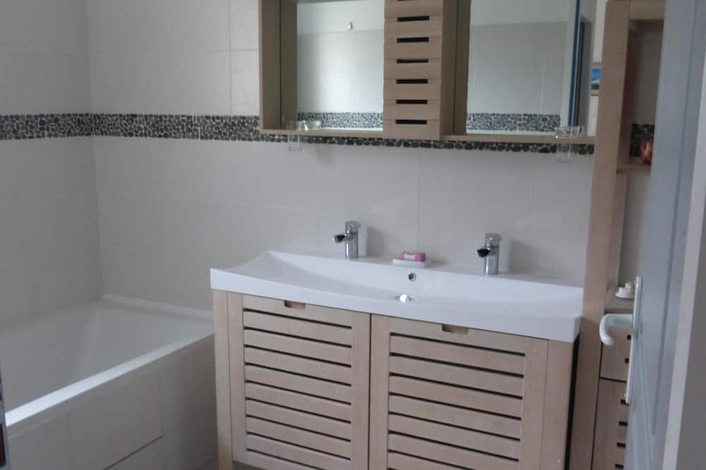 Photo of Bathroom in Ensues-la-Redonne