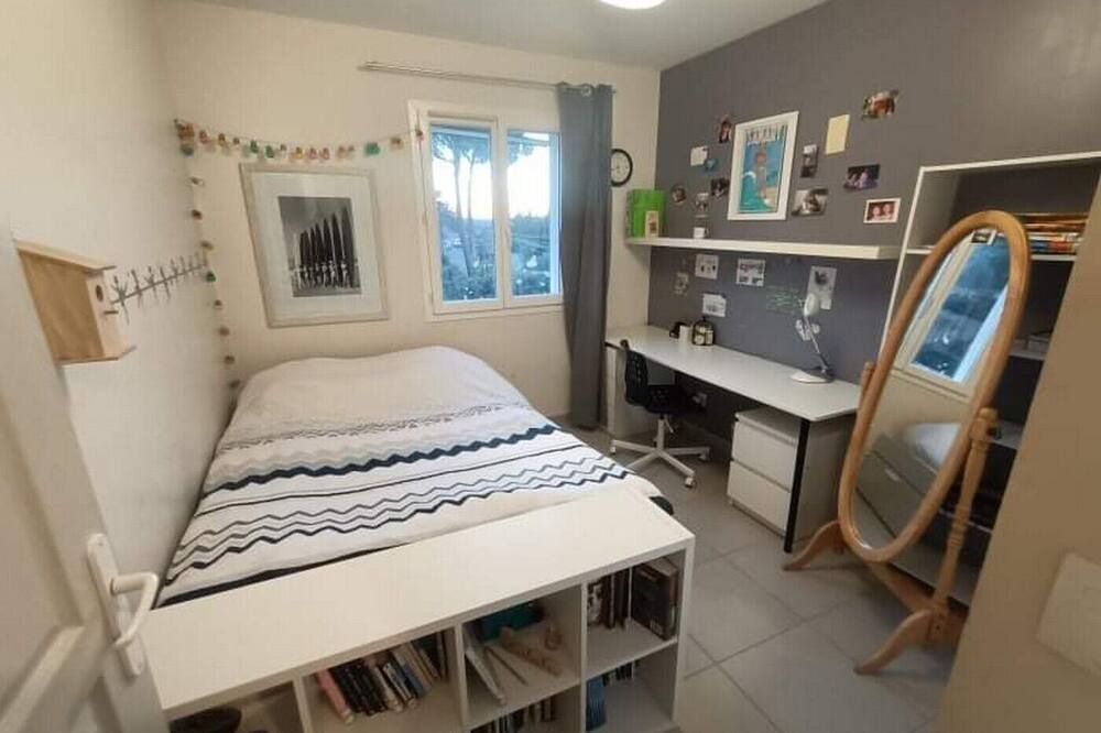 Photo of Bedroom in Ensues-la-Redonne