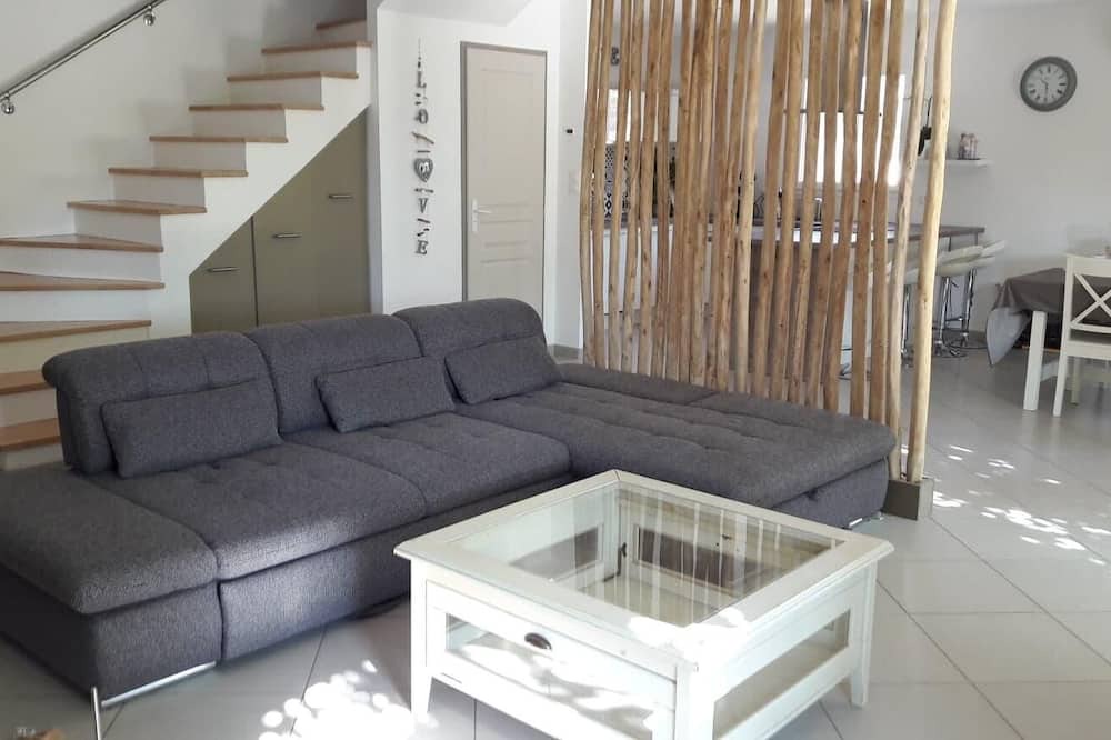 Photo of Livingroom in Ensues-la-Redonne
