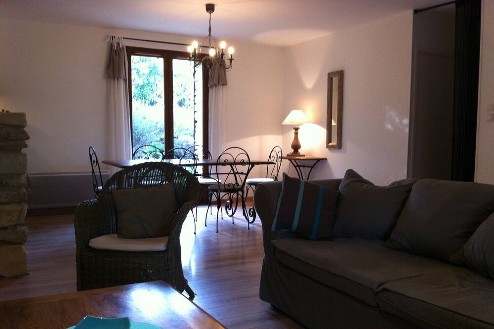 Photo of Livingroom in La Roque-sur-Pernes