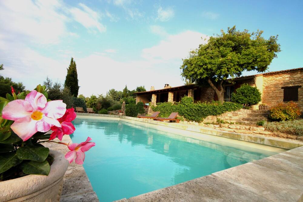 Photo of Outdoor in La Roque-sur-Pernes