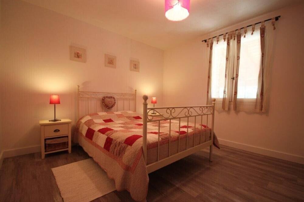 Photo of Bedroom in La Roque-sur-Pernes