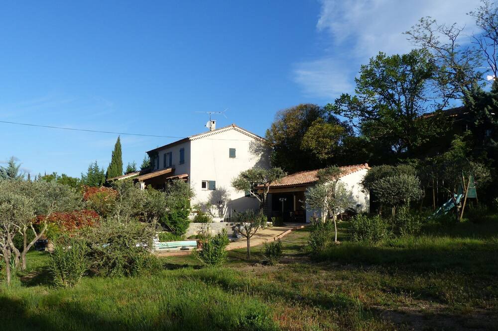 Photo of Outdoor in Saint-Julien-les-Rosiers