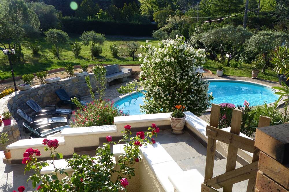 Photo of Outdoor in Saint-Julien-les-Rosiers
