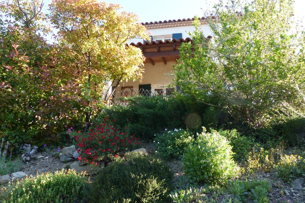 Photo of Outdoor in Saint-Julien-les-Rosiers