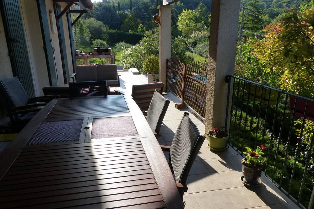 Photo of Patio Balcony in Saint-Julien-les-Rosiers