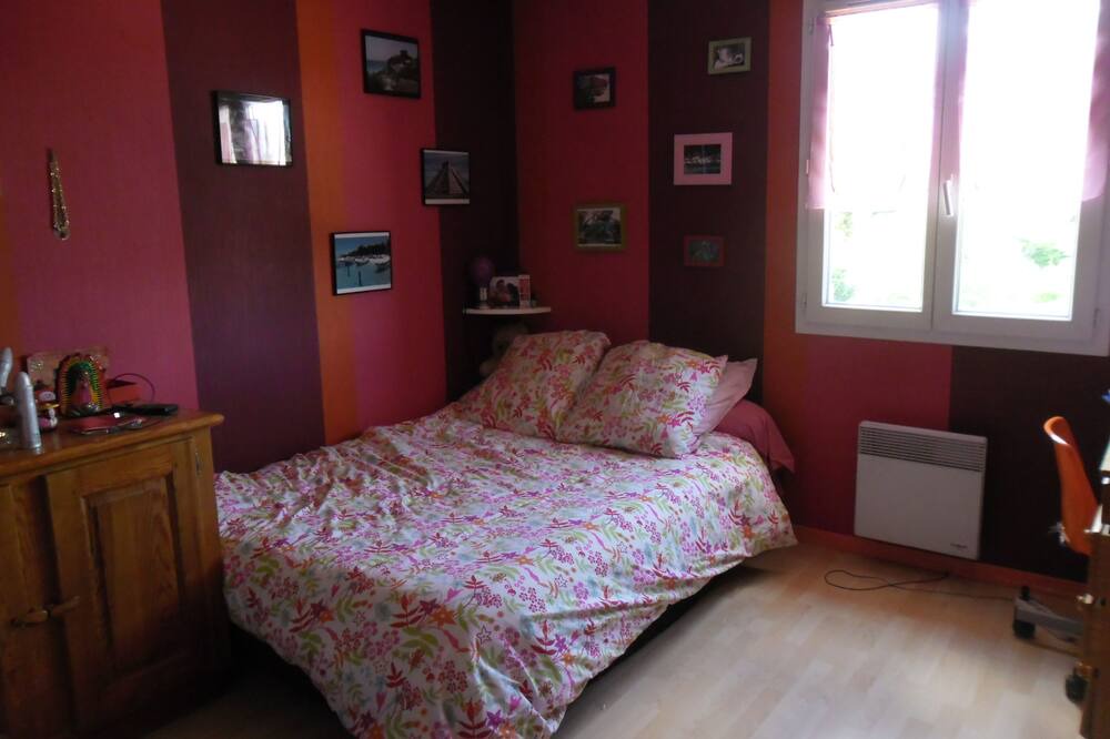 Photo of Bedroom in Saint-Julien-les-Rosiers