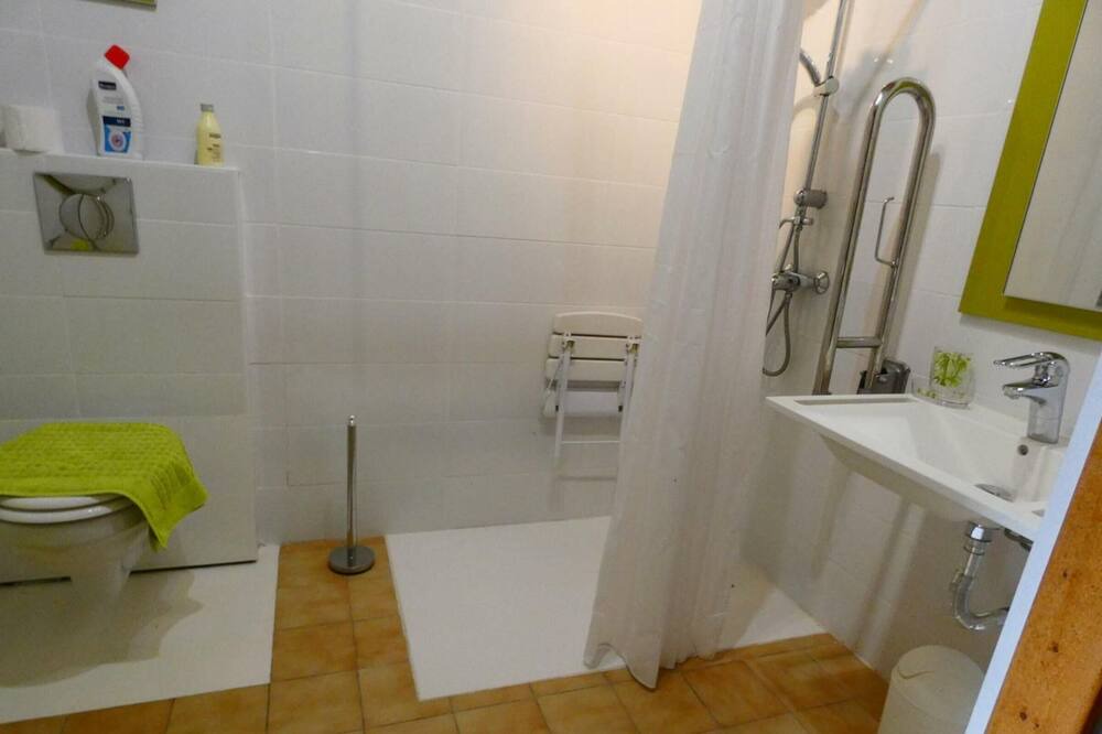 Photo of Bathroom in Saint-Lon-les-Mines
