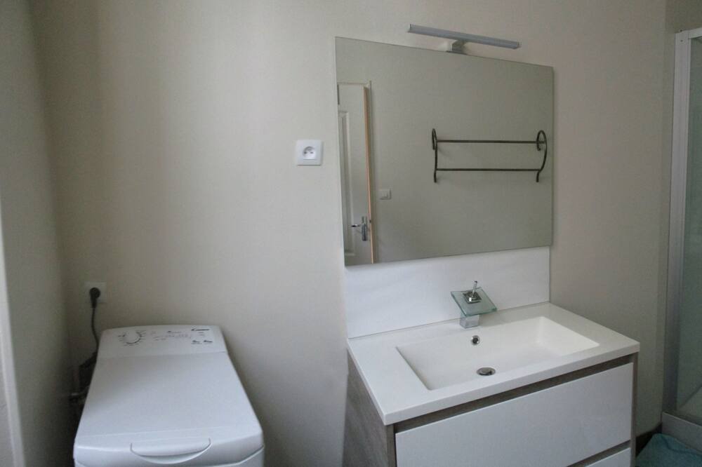 Photo of Bathroom in Millau