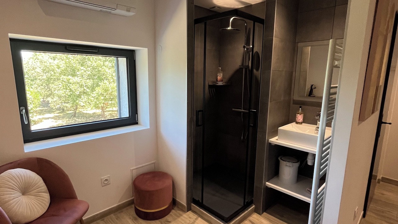Photo of Bathroom in Allan