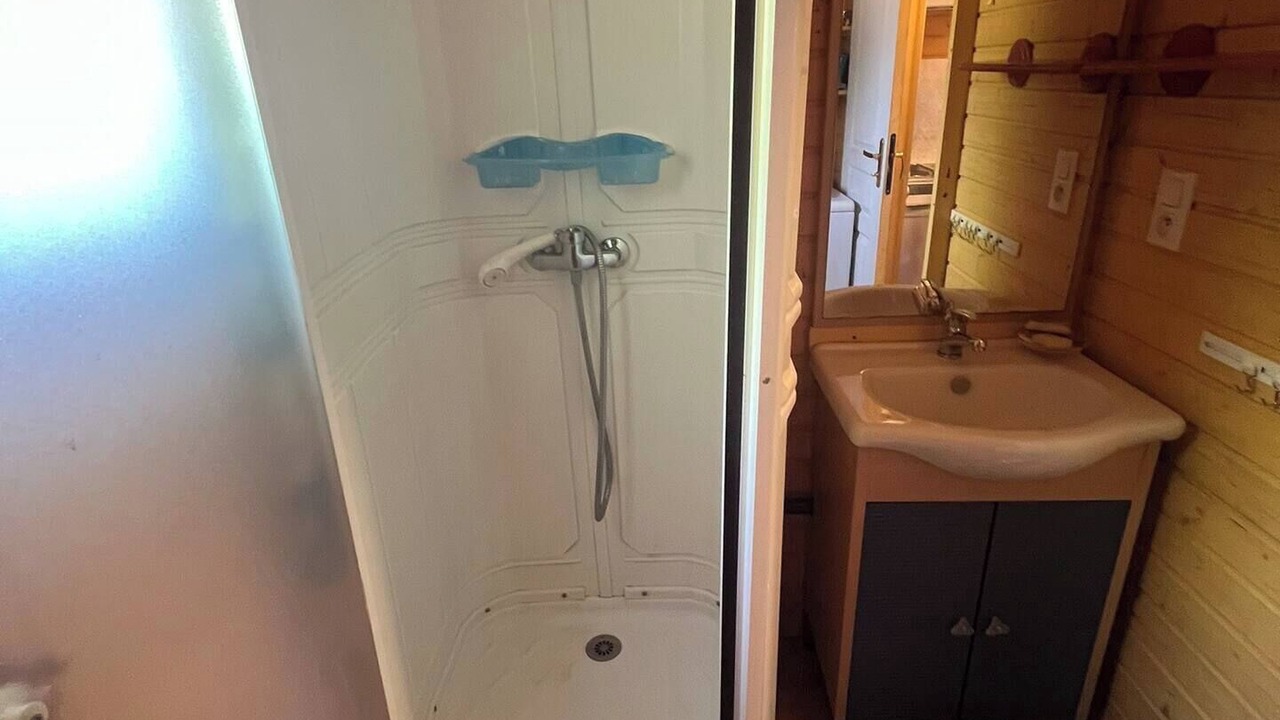 Photo of Bathroom in Lacapelle-Viescamp