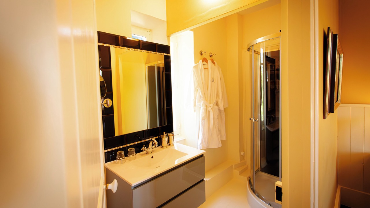 Photo of Bathroom in Preveranges