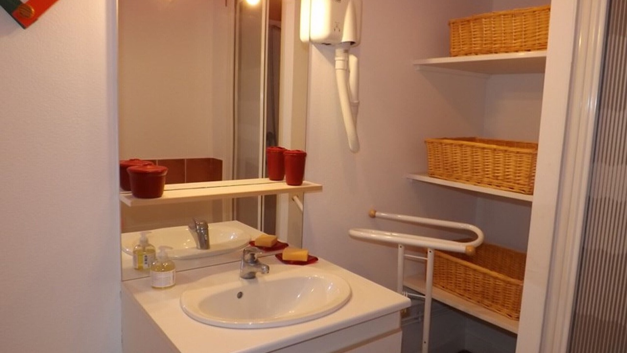 Photo of Bathroom in Arpajon-sur-Cere