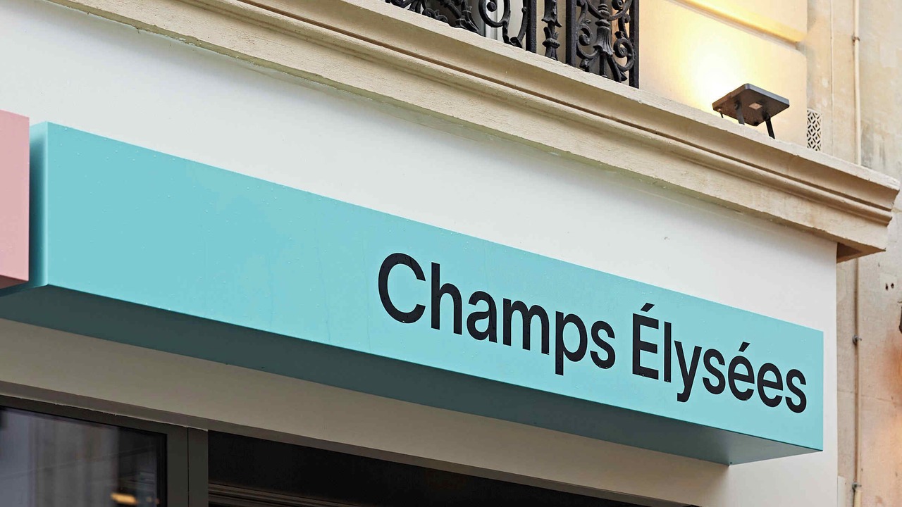 Photo of Outdoor in Champs-Elysees