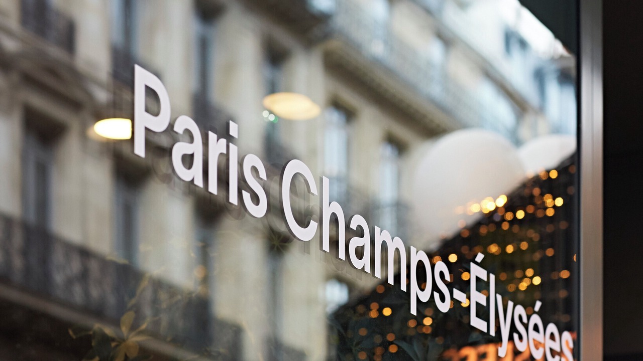 Photo of Outdoor in Champs-Elysees