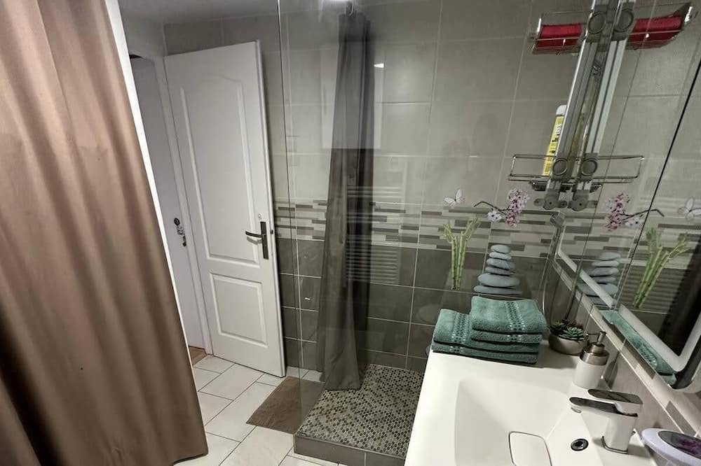 Photo of Bathroom in Talence