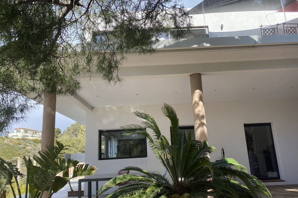 Photo of Outdoor in Ensues-la-Redonne