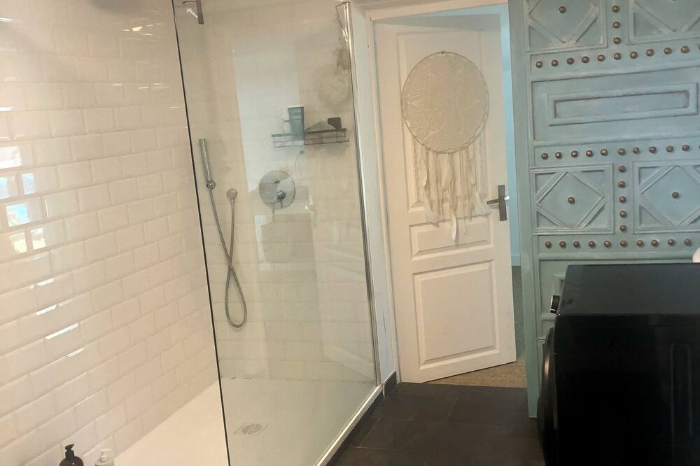 Photo of Bathroom in Mees