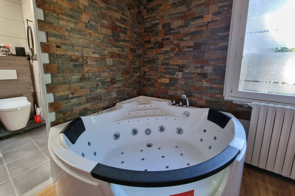Photo of Bathroom in Saint-Laurent-du-Pape