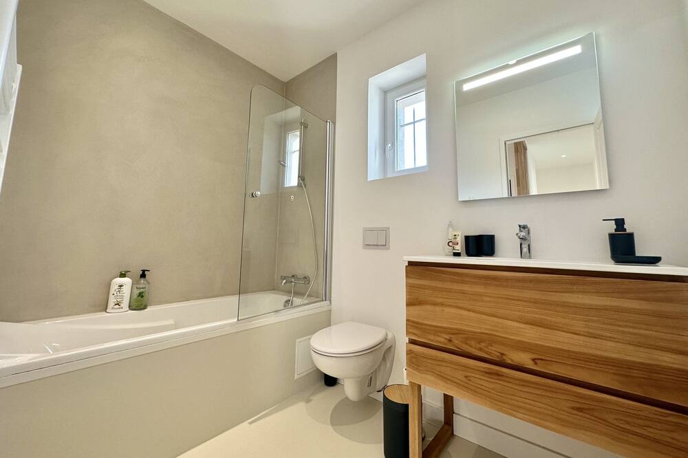 Photo of Bathroom in Fuveau