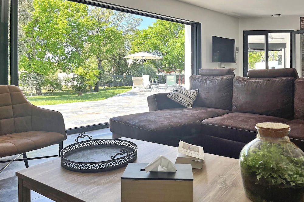 Photo of Bedroom in Sainte-Cecile-les-Vignes