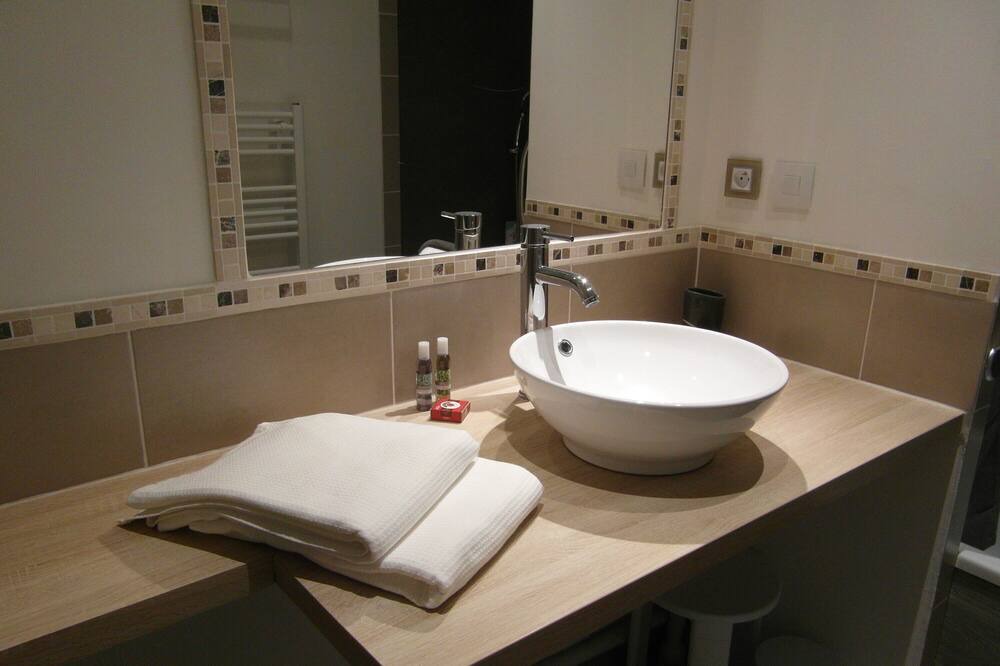 Photo of Bathroom in Sablet