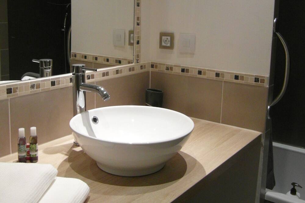 Photo of Bathroom in Sablet