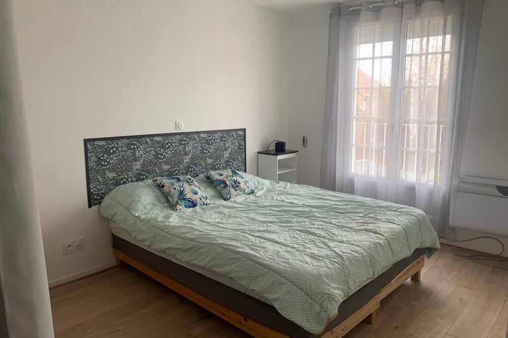 Photo of Bedroom in Mandres-les-Roses