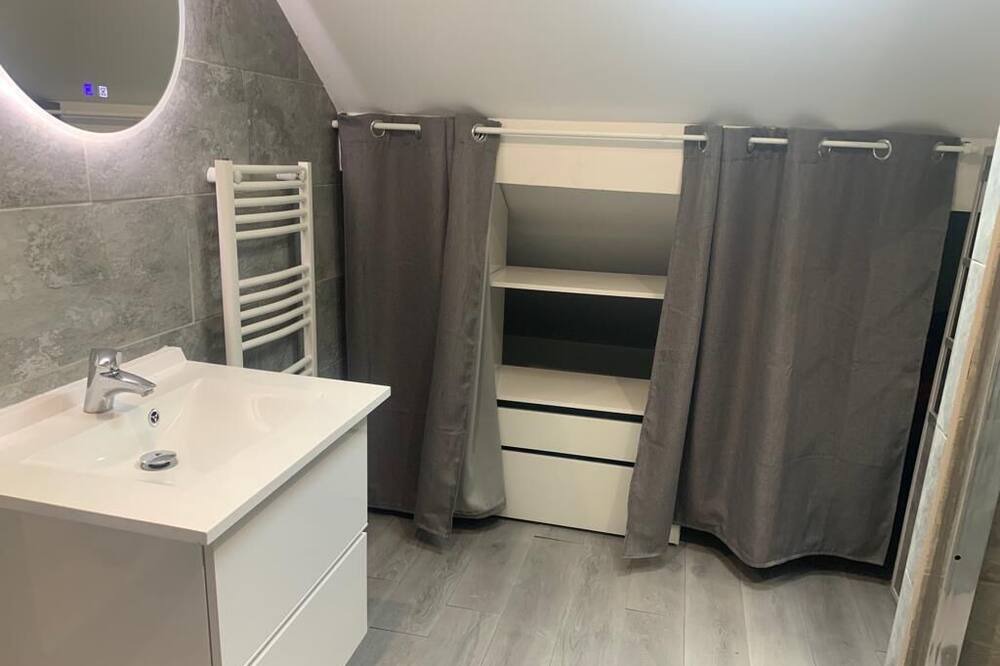 Photo of Bathroom in Mandres-les-Roses