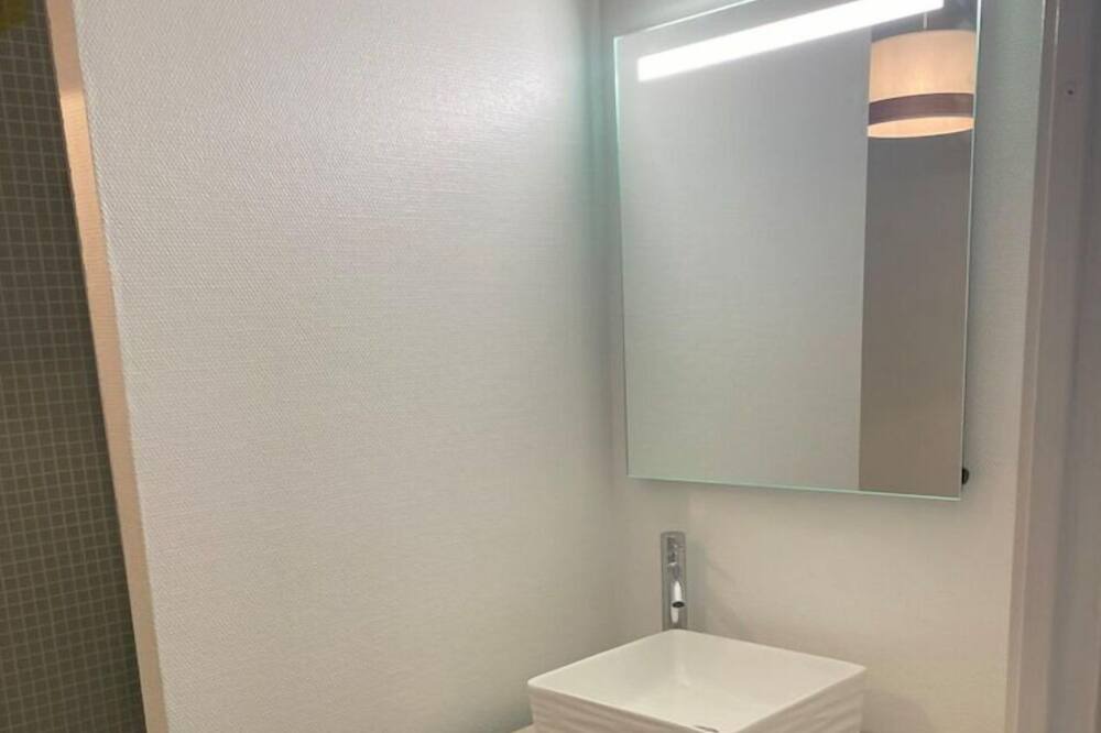 Photo of Bathroom in Talence