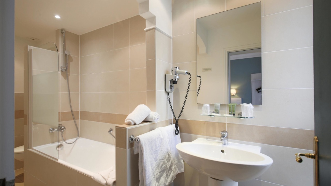 Photo of Bathroom in Quartier de la Salpetriere