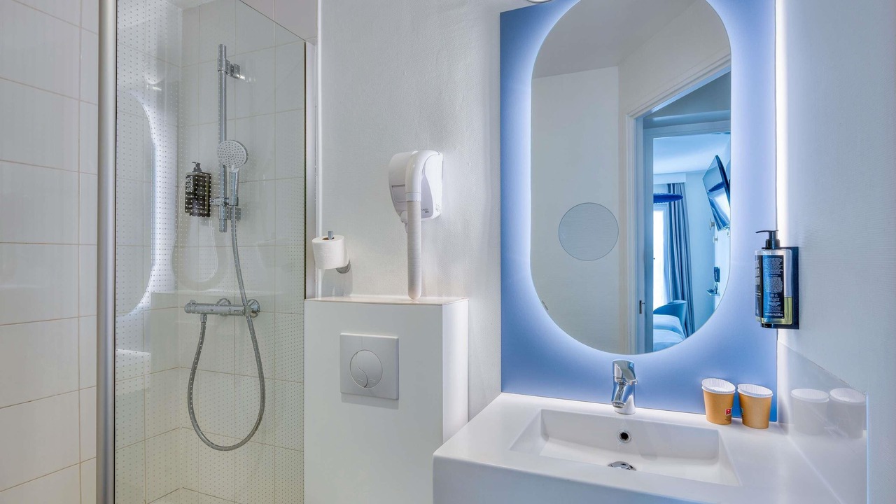 Photo of Bedroom in 11th Arrondissement