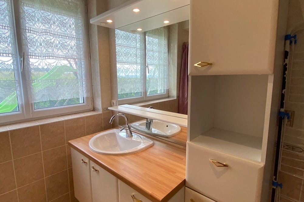 Photo of Bathroom in Previnquieres