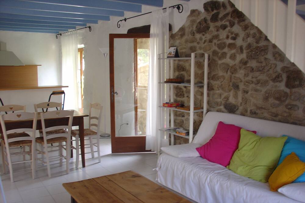 Photo of Livingroom in Duniere-sur-Eyrieux
