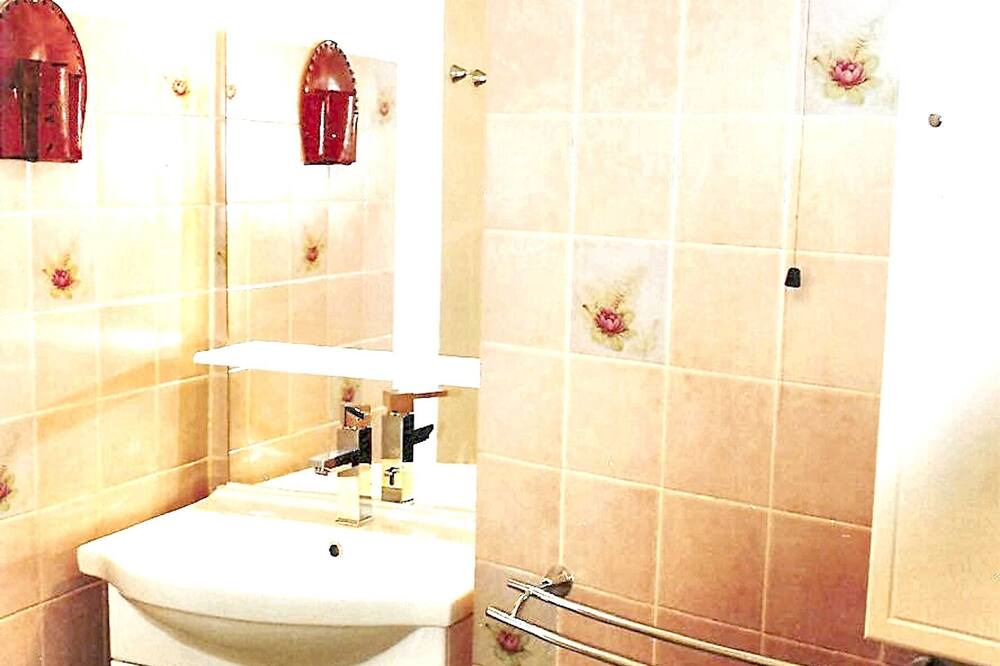 Photo of Bathroom in Mostuejouls