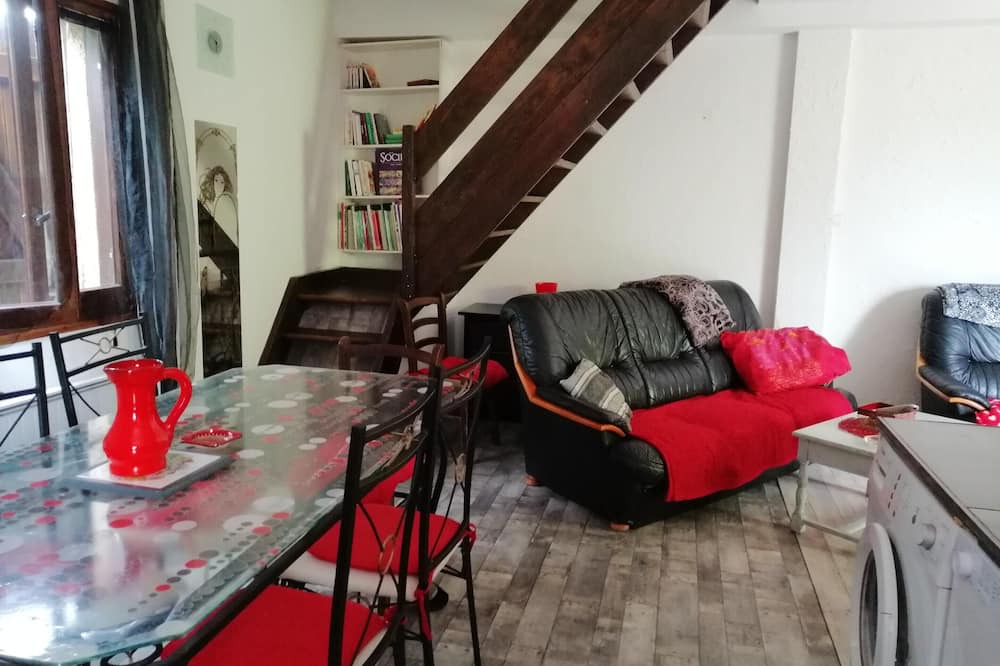 Photo of Livingroom in Villeneuve d'Aveyron