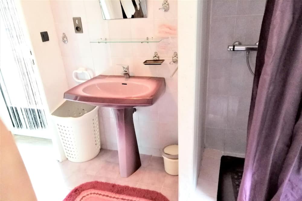 Photo of Bathroom in Villeneuve d'Aveyron