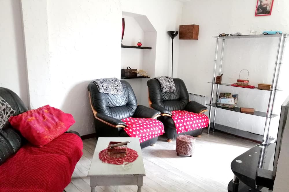 Photo of Livingroom in Villeneuve d'Aveyron